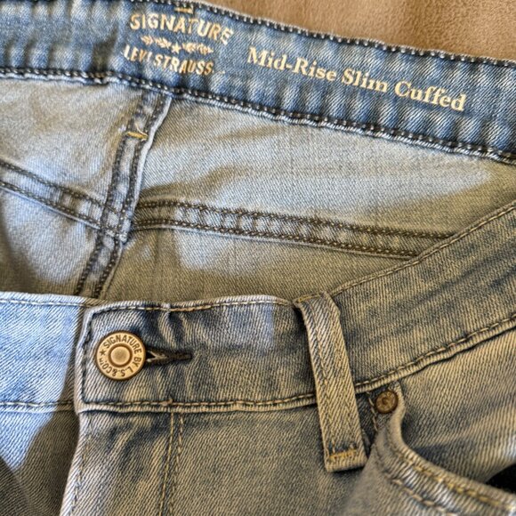 Signature Levi Strauss Mid-Rise Slim Cuffed Women’s Jeans, Light Blue - Picture 7 of 8